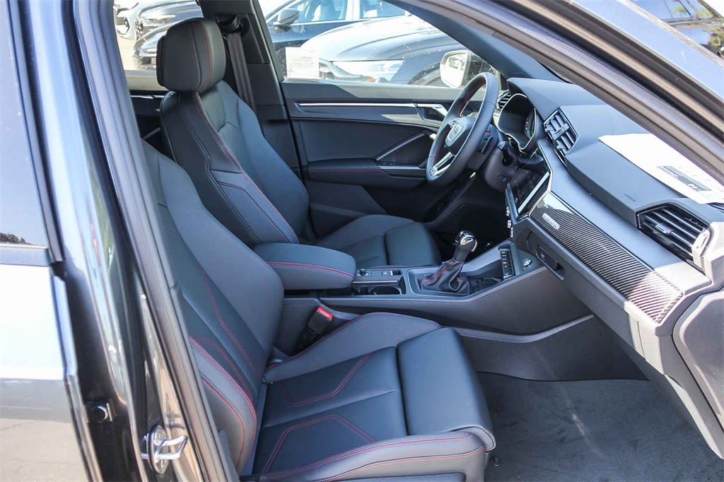 Thumbnail: 2025 Audi Q3 - 9