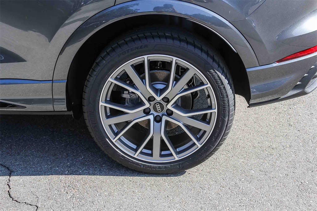 Thumbnail: 2025 Audi Q3 - 21