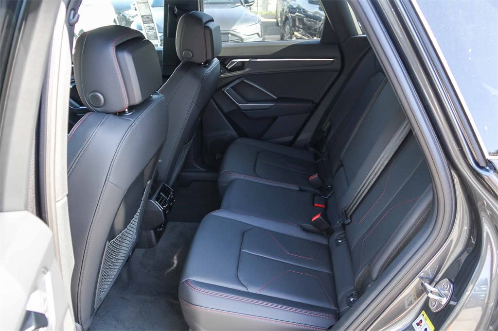 Thumbnail: 2025 Audi Q3 - 11