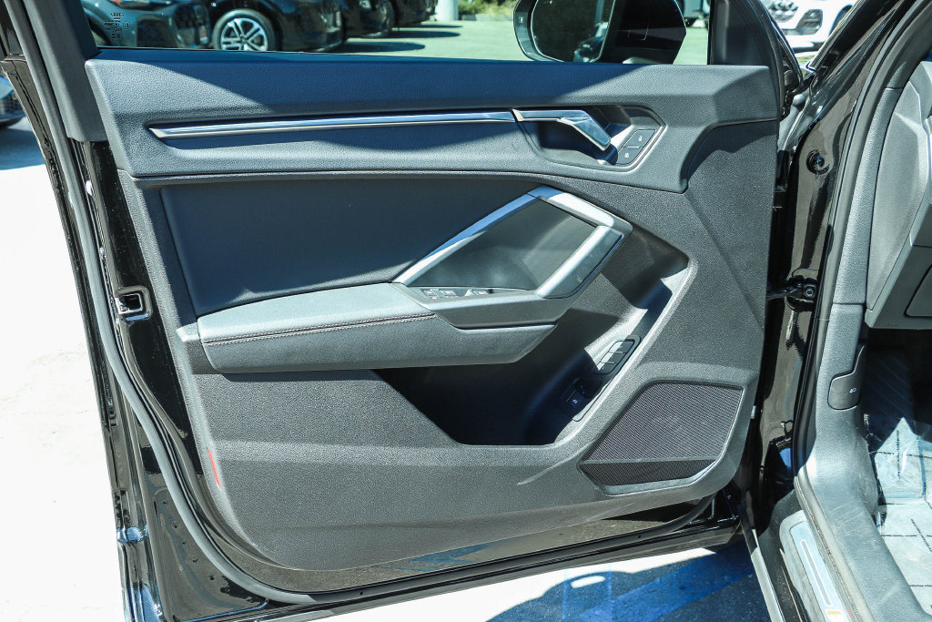 Thumbnail: 2024 Audi Q3 - 29