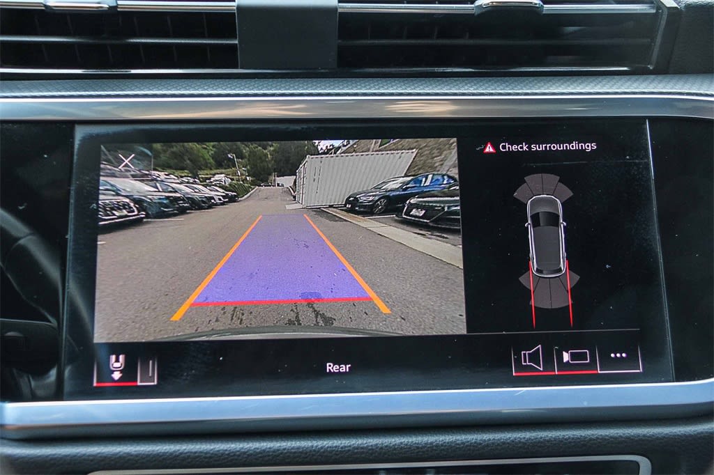 Thumbnail: 2022 Audi Q3 - 27