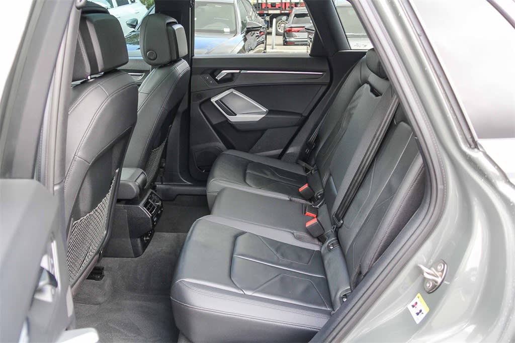 Thumbnail: 2022 Audi Q3 - 11