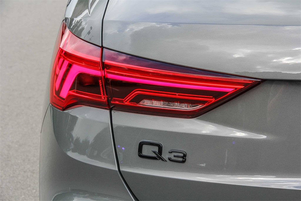 Thumbnail: 2022 Audi Q3 - 22