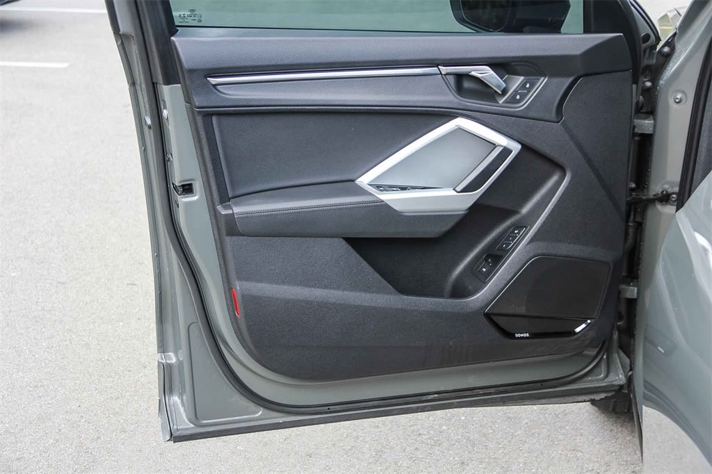 Thumbnail: 2022 Audi Q3 - 26