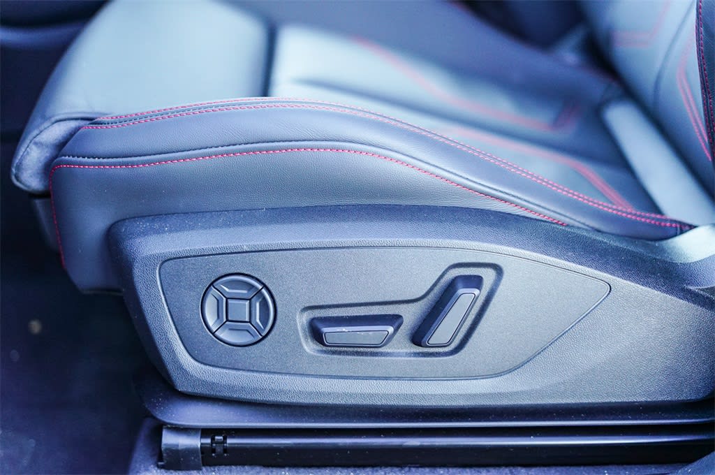 Thumbnail: 2025 Audi Q3 - 22