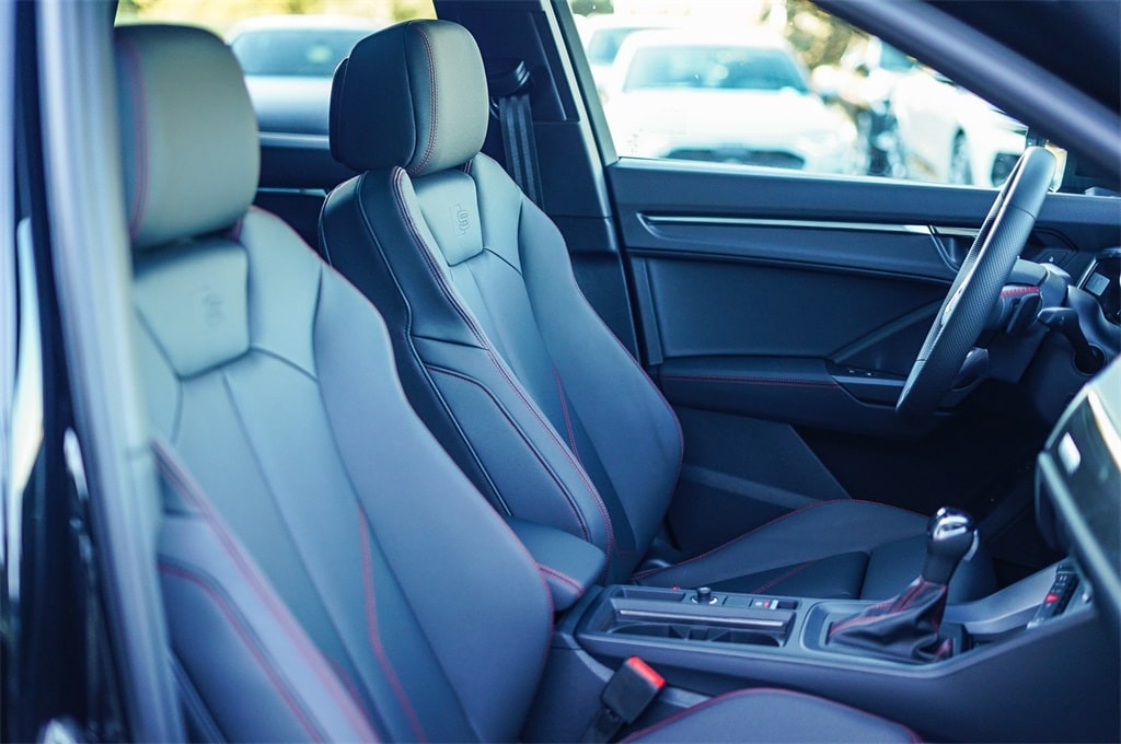 Thumbnail: 2025 Audi Q3 - 10