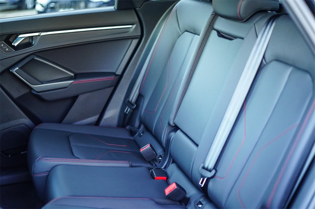 Thumbnail: 2025 Audi Q3 - 12