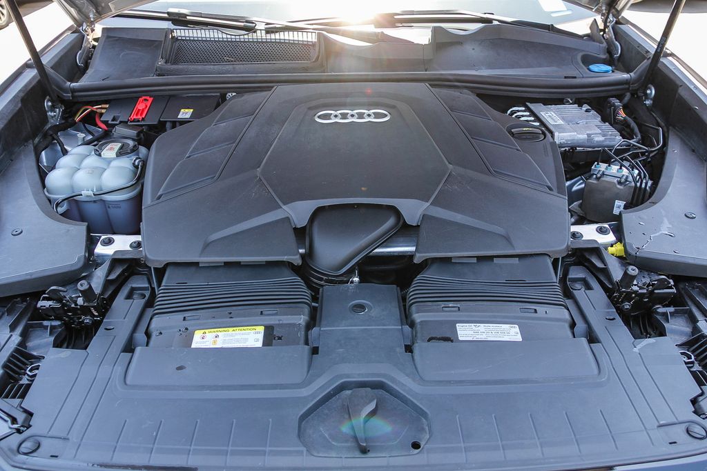 Thumbnail: 2021 Audi Q8 - 8