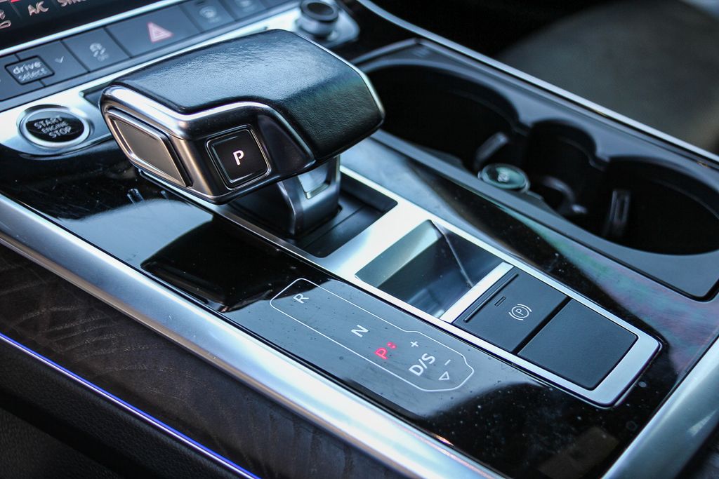 Thumbnail: 2021 Audi Q8 - 23