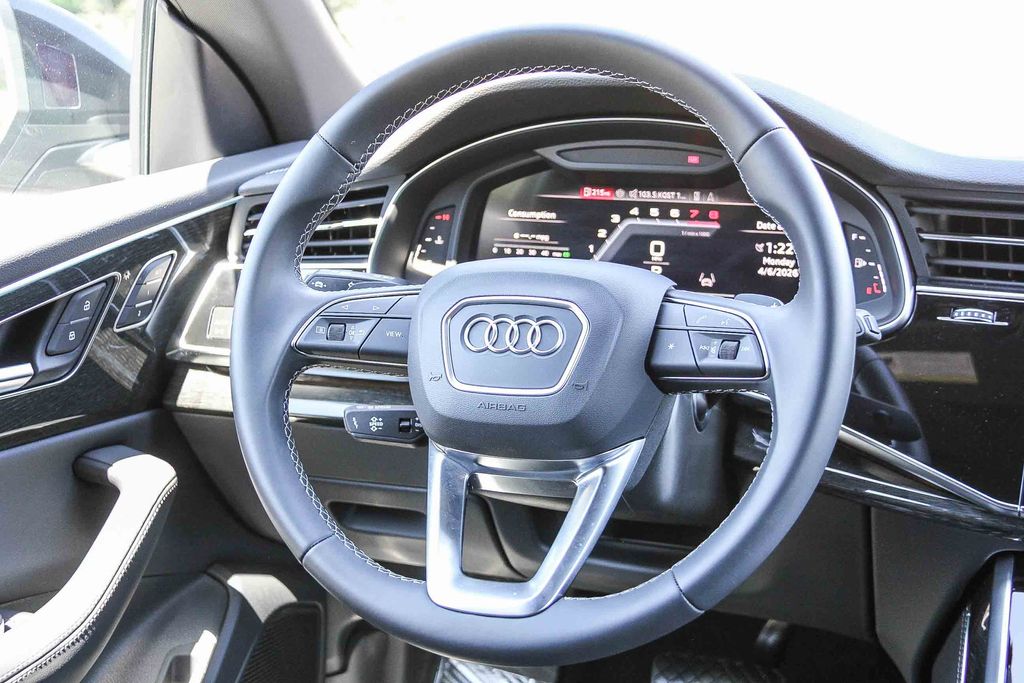 Thumbnail: 2026 Audi Q8 - 8