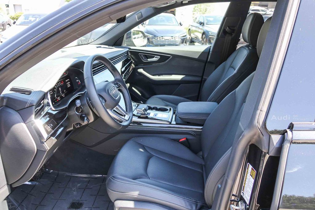 Thumbnail: 2026 Audi Q8 - 10