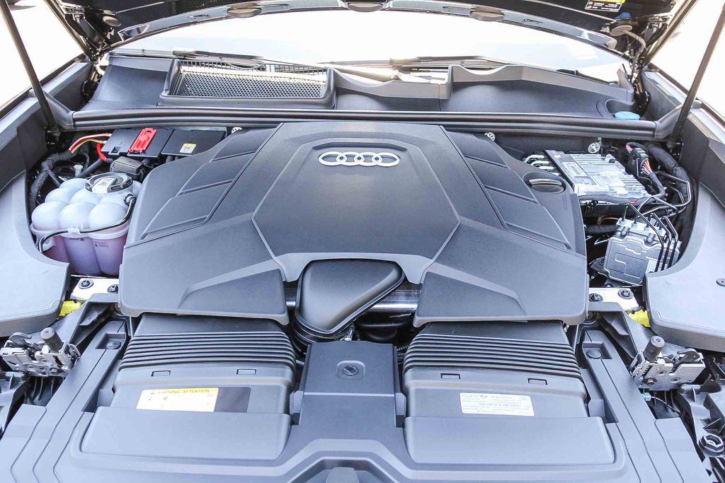 Thumbnail: 2026 Audi Q8 - 7