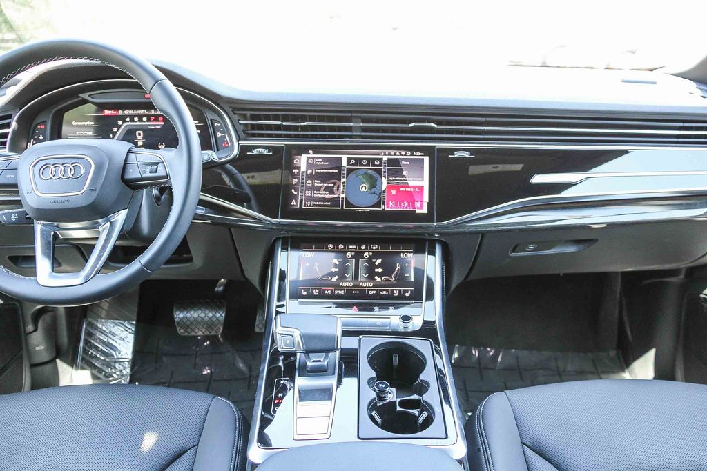 Thumbnail: 2026 Audi Q8 - 2