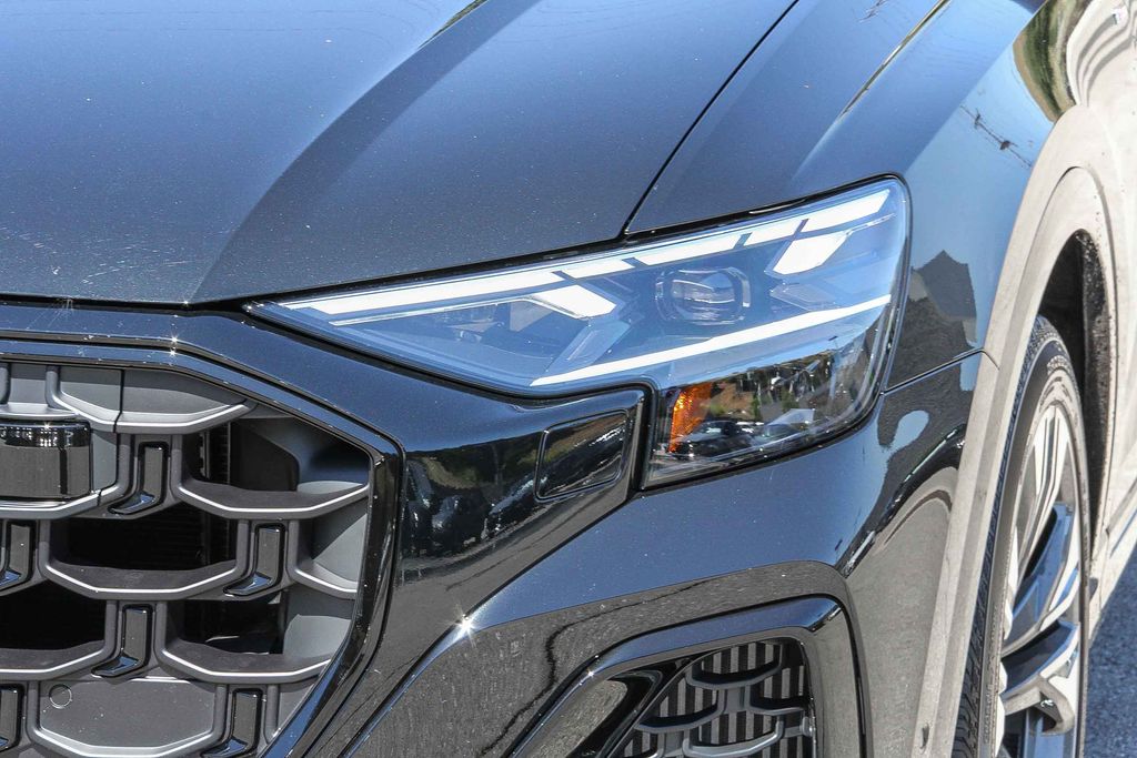 Thumbnail: 2026 Audi Q8 - 18