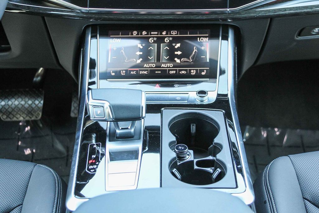 Thumbnail: 2026 Audi Q8 - 13