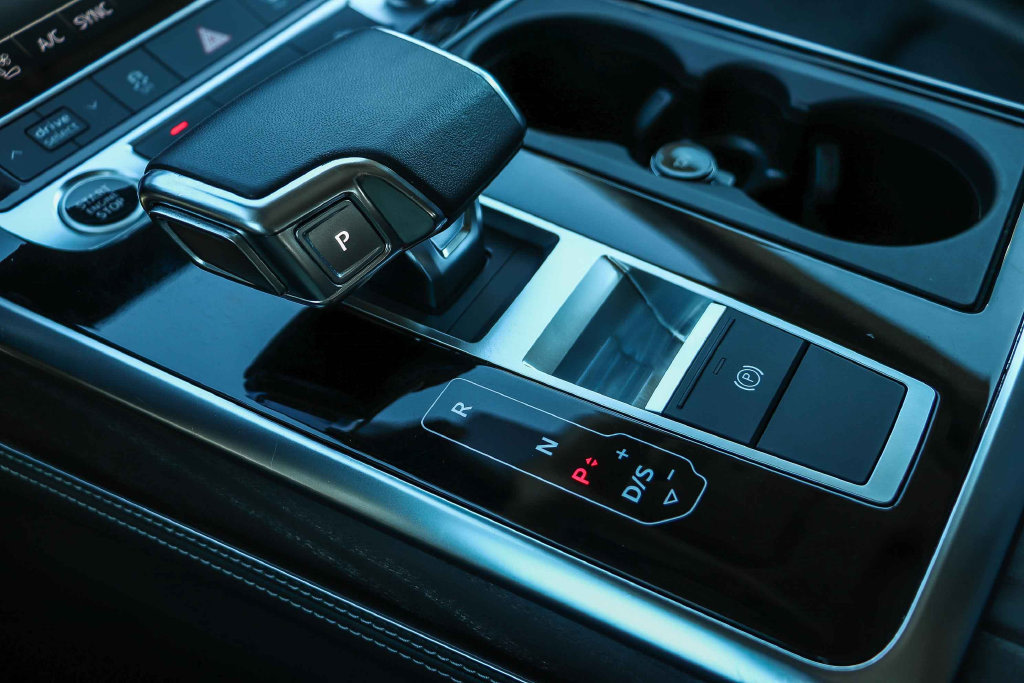 Thumbnail: 2023 Audi Q8 - 14