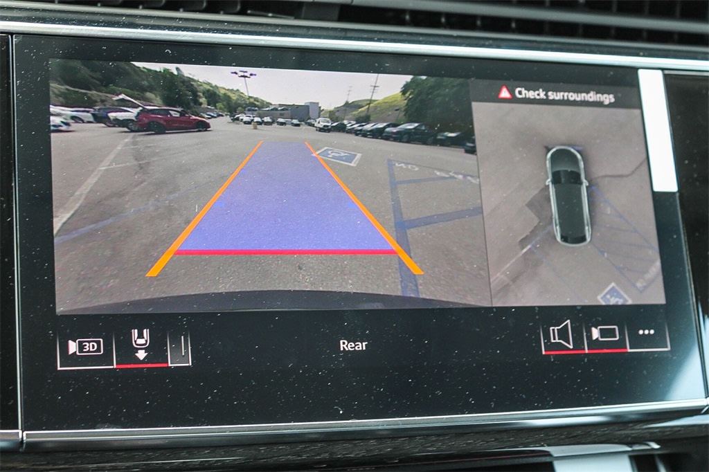 Thumbnail: 2025 Audi Q8 - 28