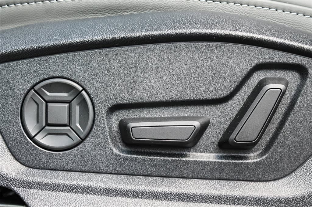 Thumbnail: 2025 Audi Q8 - 26