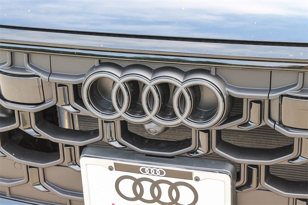 Thumbnail: 2025 Audi Q8 - 6