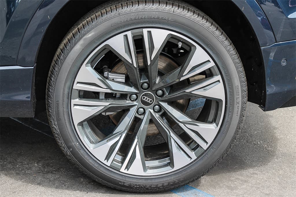 Thumbnail: 2025 Audi Q8 - 20