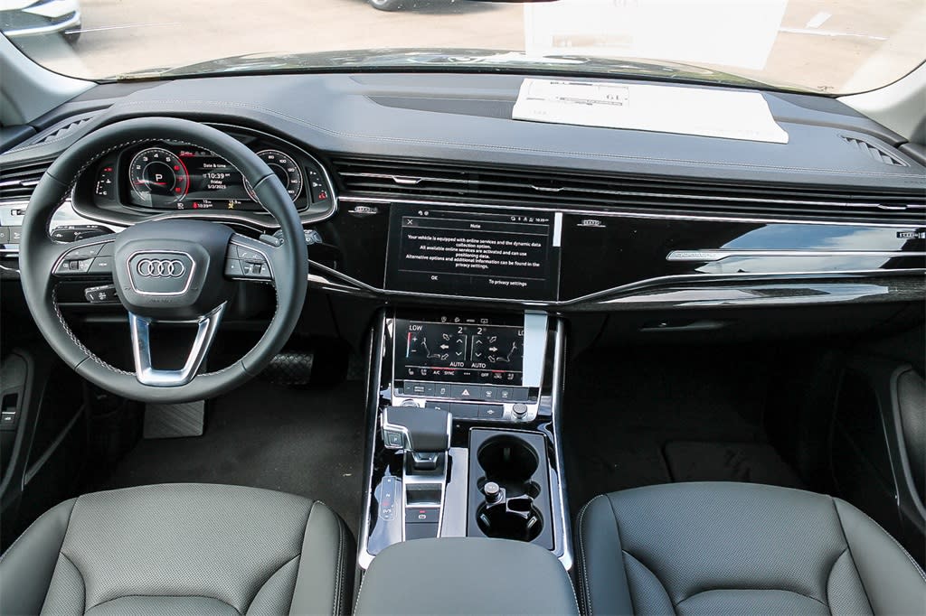 Thumbnail: 2025 Audi Q8 - 2