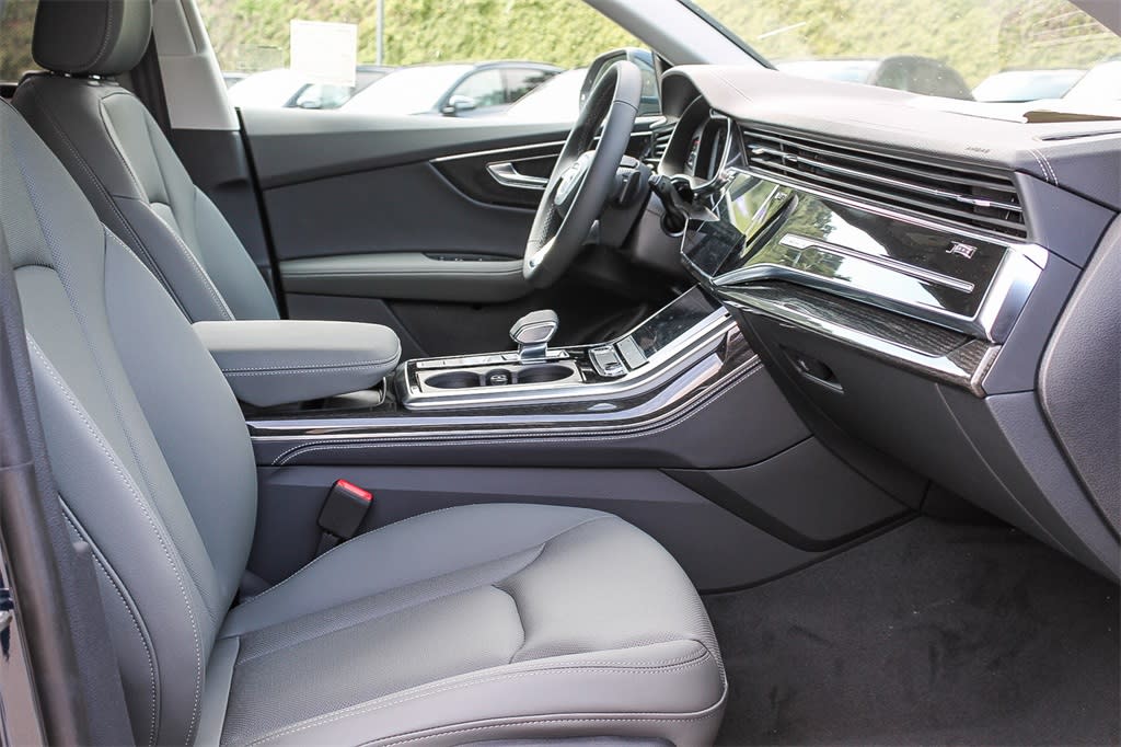 Thumbnail: 2025 Audi Q8 - 9