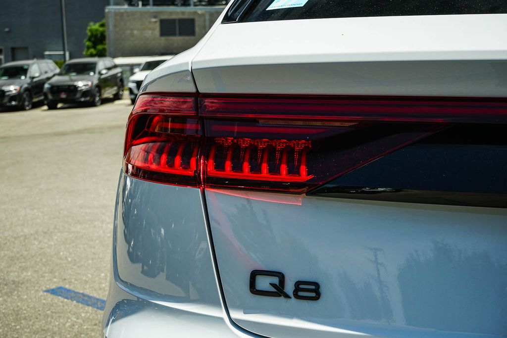 Thumbnail: 2021 Audi Q8 - 21
