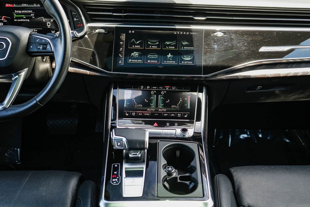 Thumbnail: 2021 Audi Q8 - 13