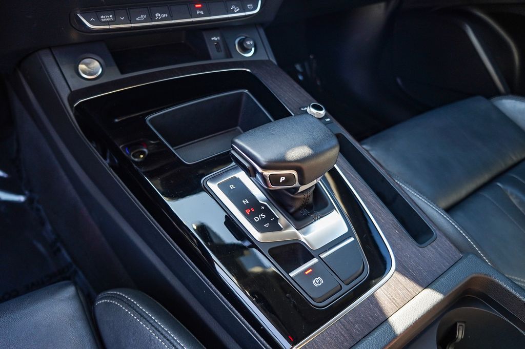 Thumbnail: 2023 Audi Q5 - 13