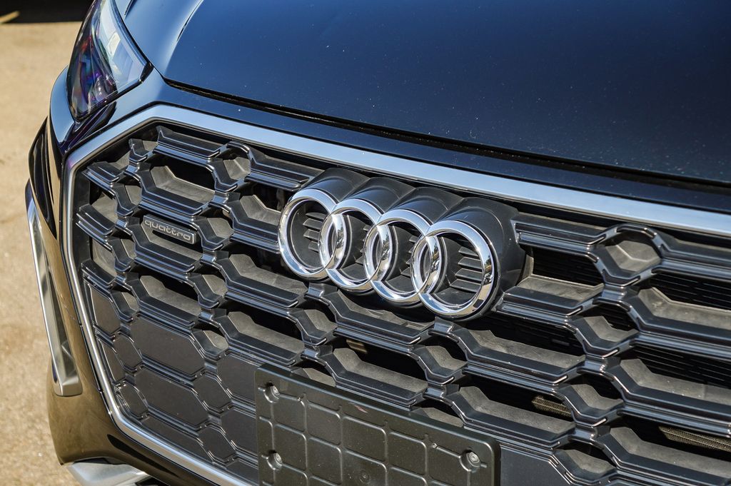 Thumbnail: 2023 Audi Q5 - 21