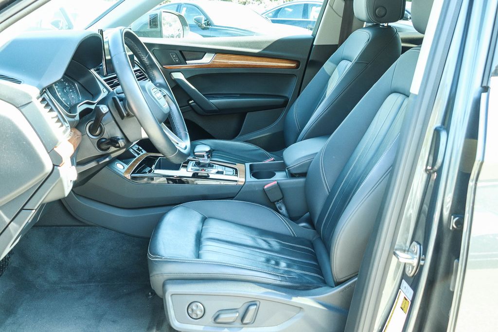 Thumbnail: 2023 Audi Q5 - 10