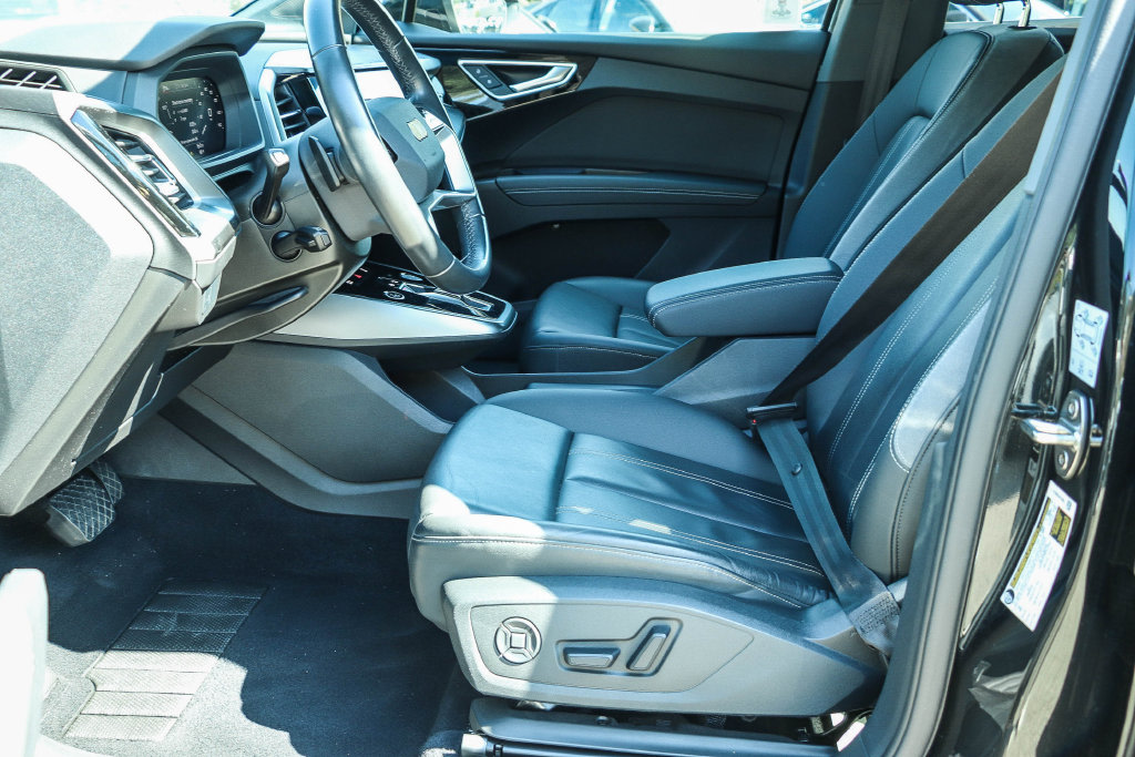 Thumbnail: 2024 Audi Q4 e-tron - 10