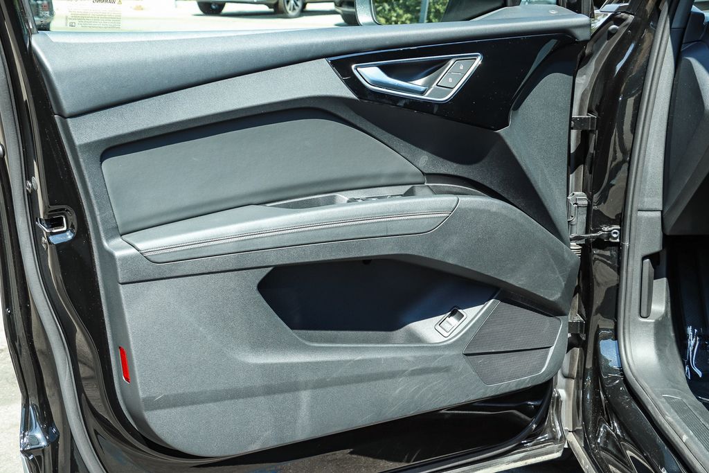 Thumbnail: 2023 Audi Q4 e-tron - 24