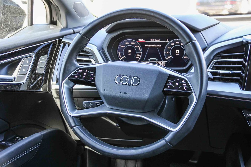 Thumbnail: 2024 Audi Q4 e-tron - 9