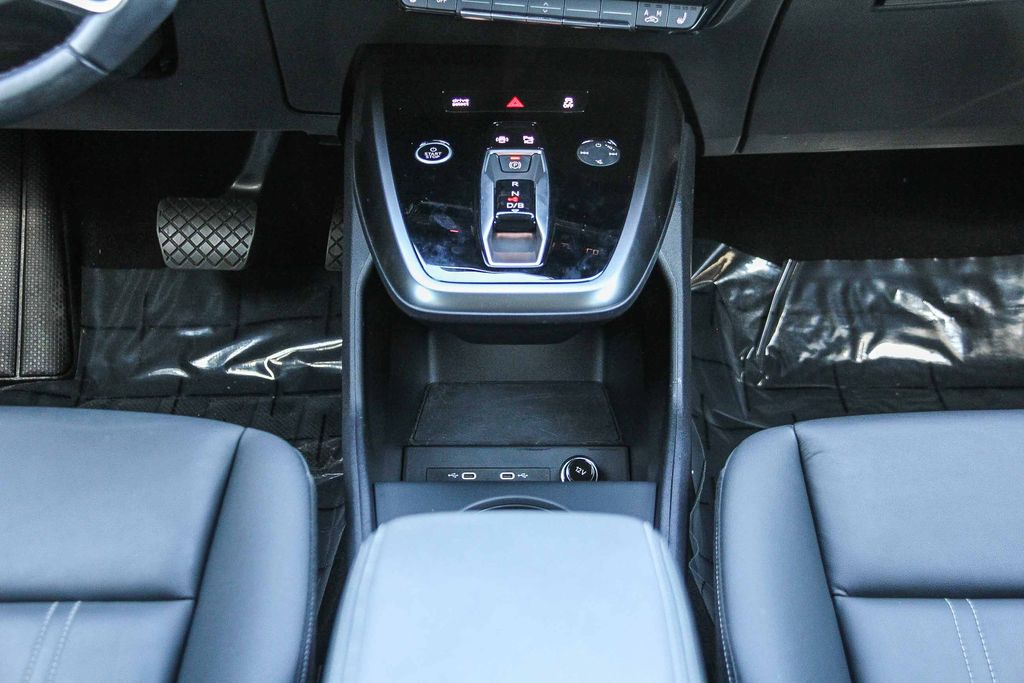 Thumbnail: 2024 Audi Q4 e-tron - 10