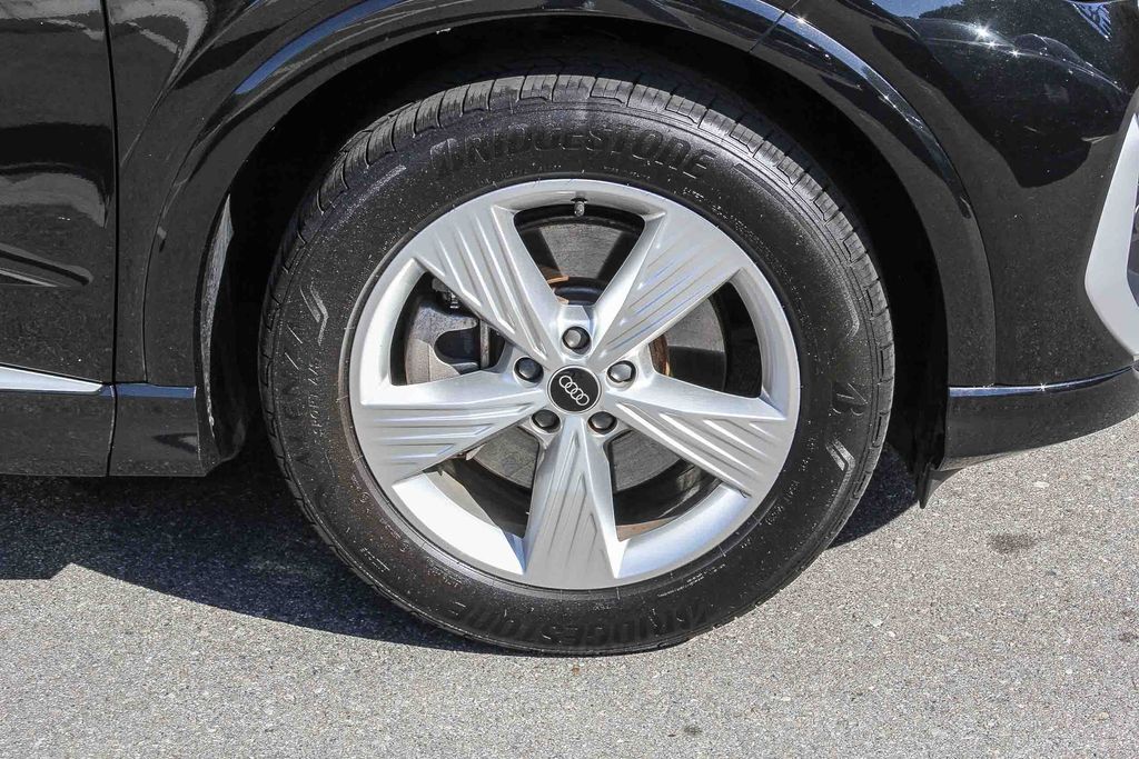 Thumbnail: 2024 Audi Q4 e-tron - 7