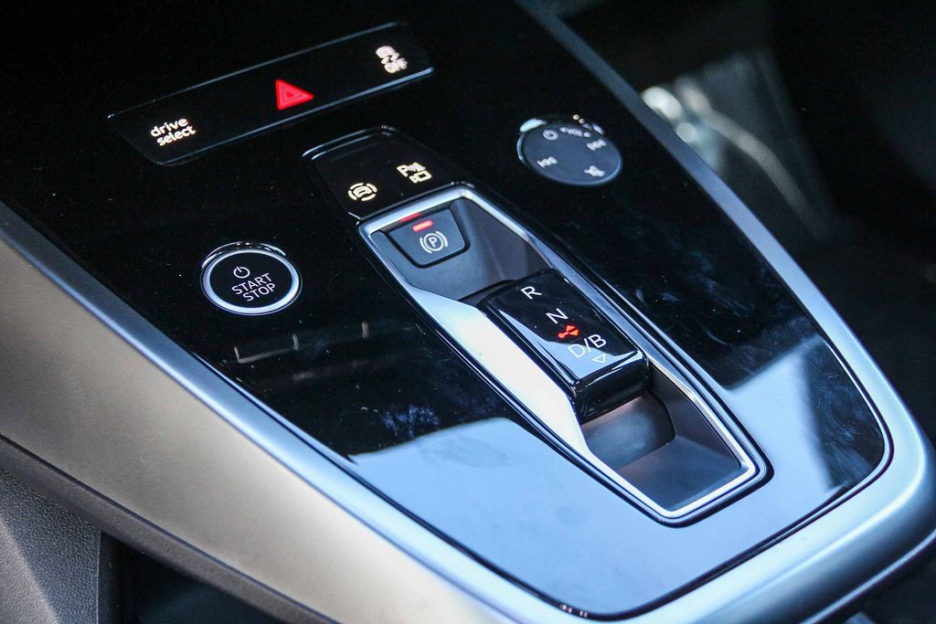 Thumbnail: 2024 Audi Q4 e-tron - 14