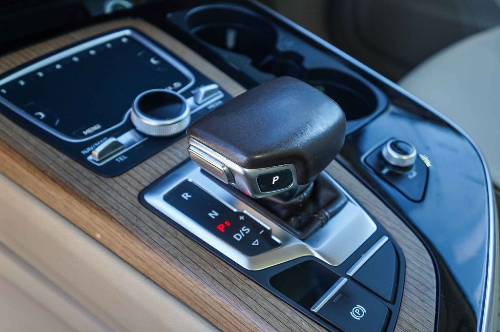 Thumbnail: 2017 Audi Q7 - 15