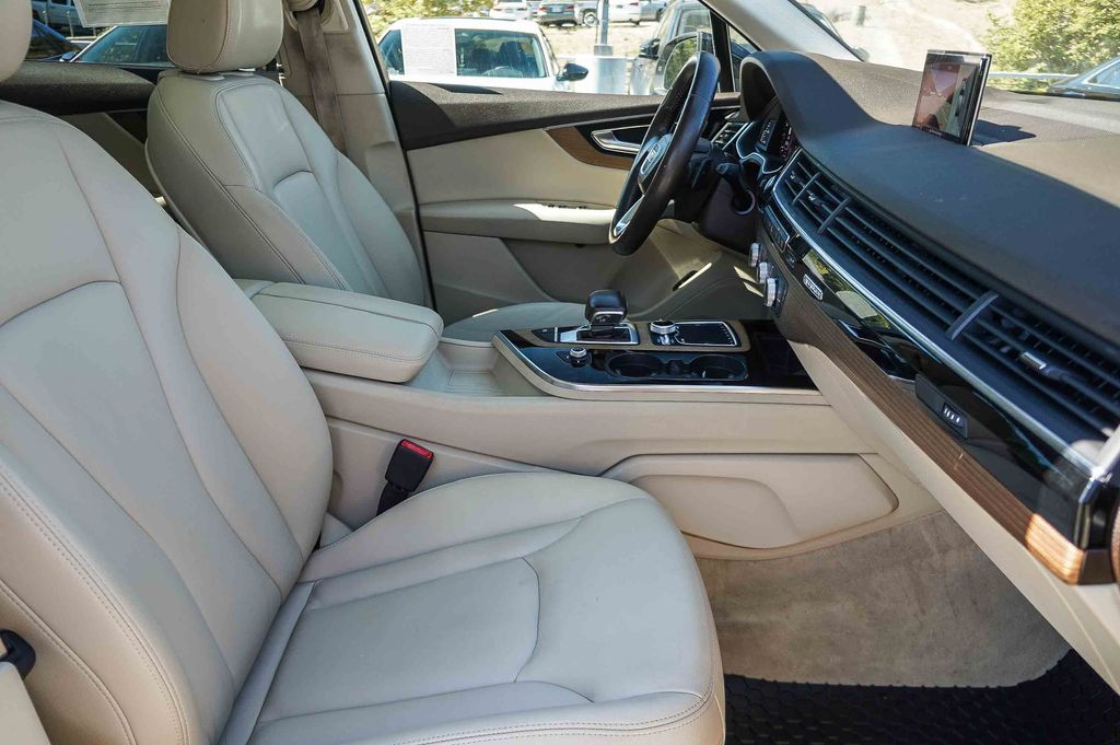 Thumbnail: 2017 Audi Q7 - 10