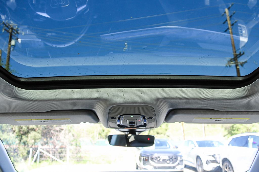 Thumbnail: 2023 Audi e-tron - 24