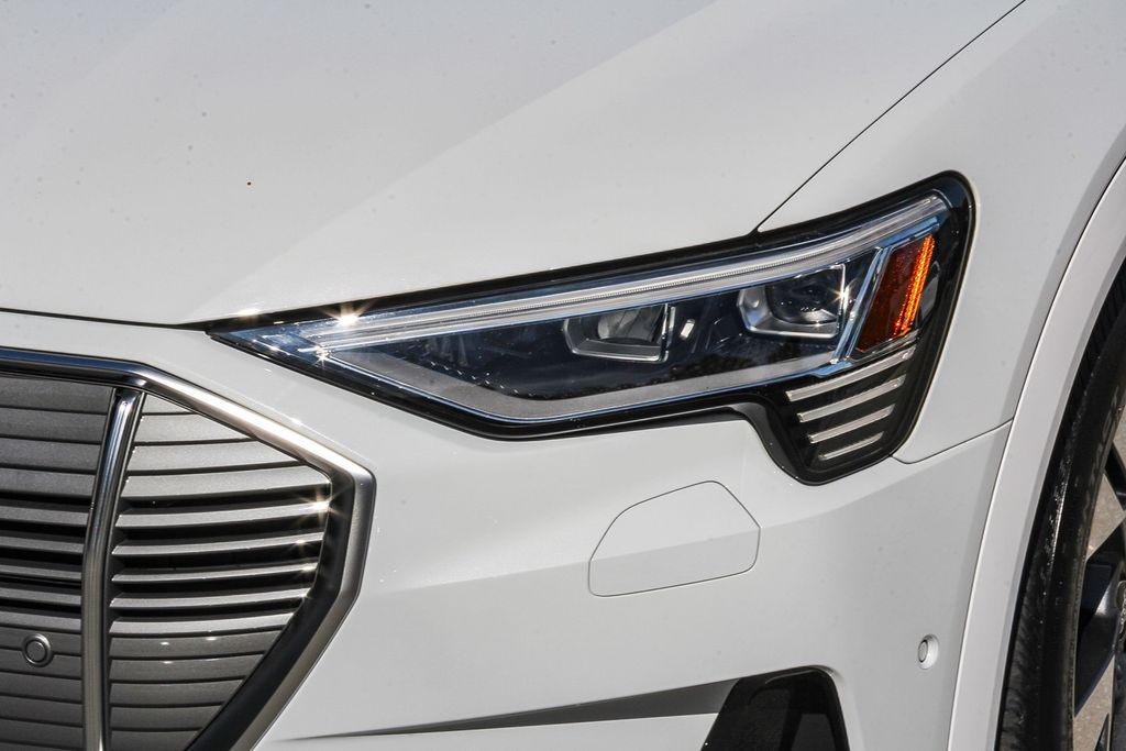 Thumbnail: 2023 Audi e-tron - 20