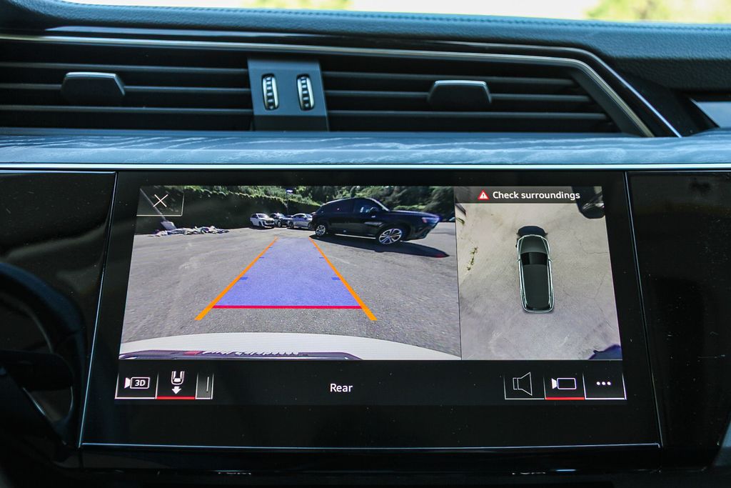 Thumbnail: 2023 Audi e-tron - 27