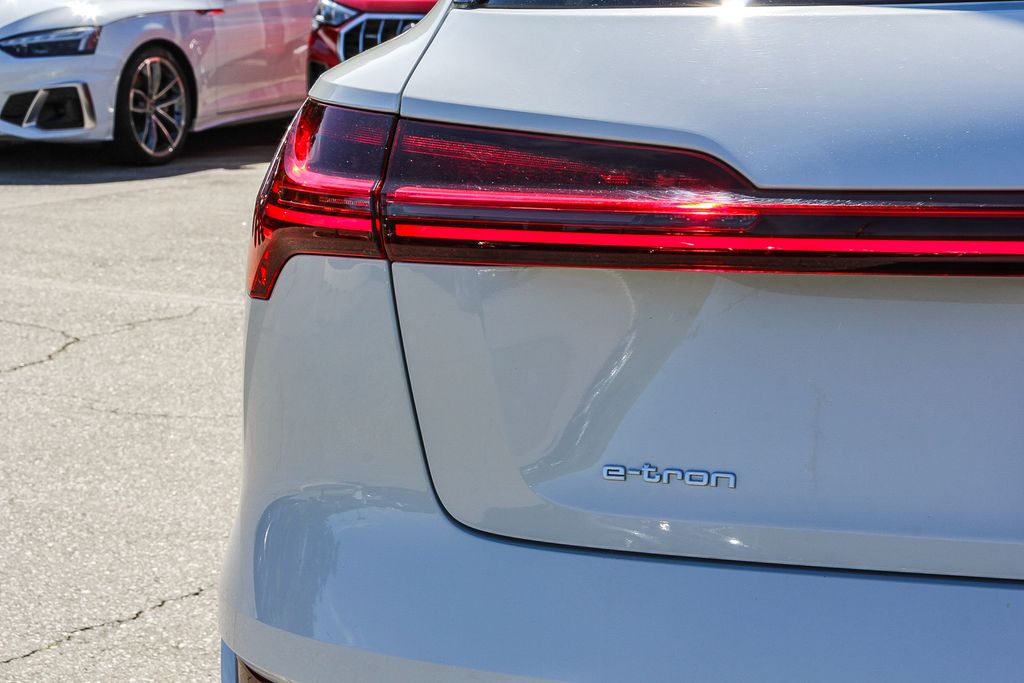 Thumbnail: 2023 Audi e-tron - 23