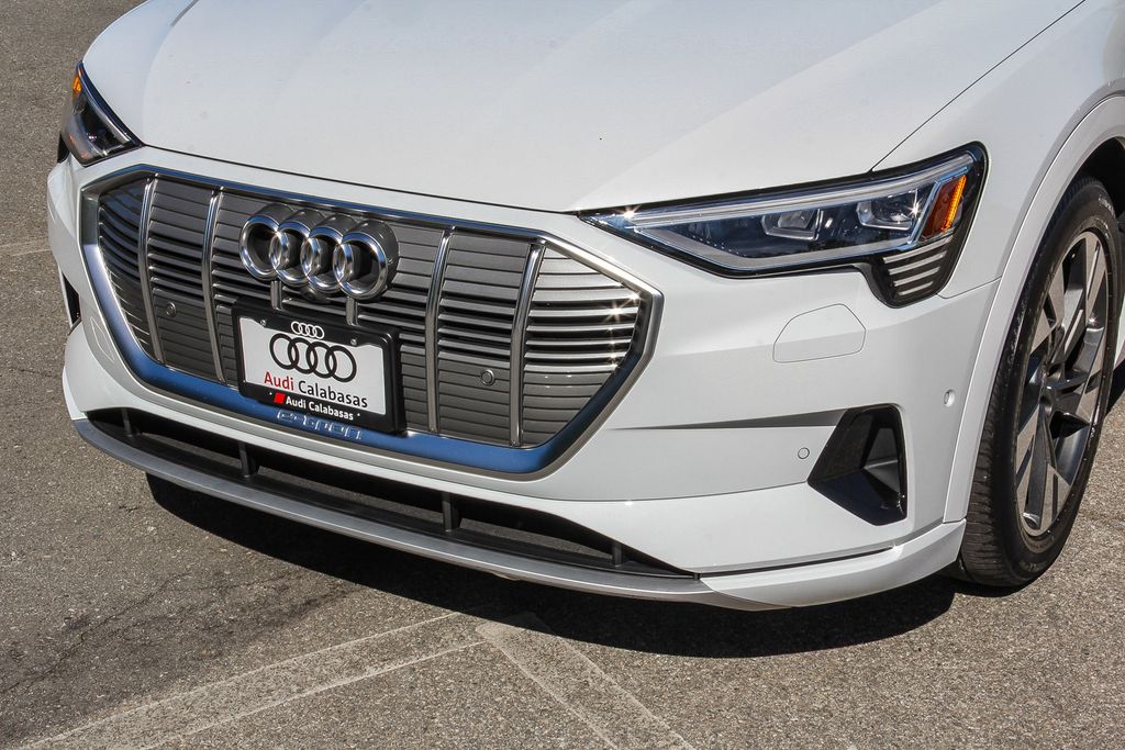 Thumbnail: 2023 Audi e-tron - 21