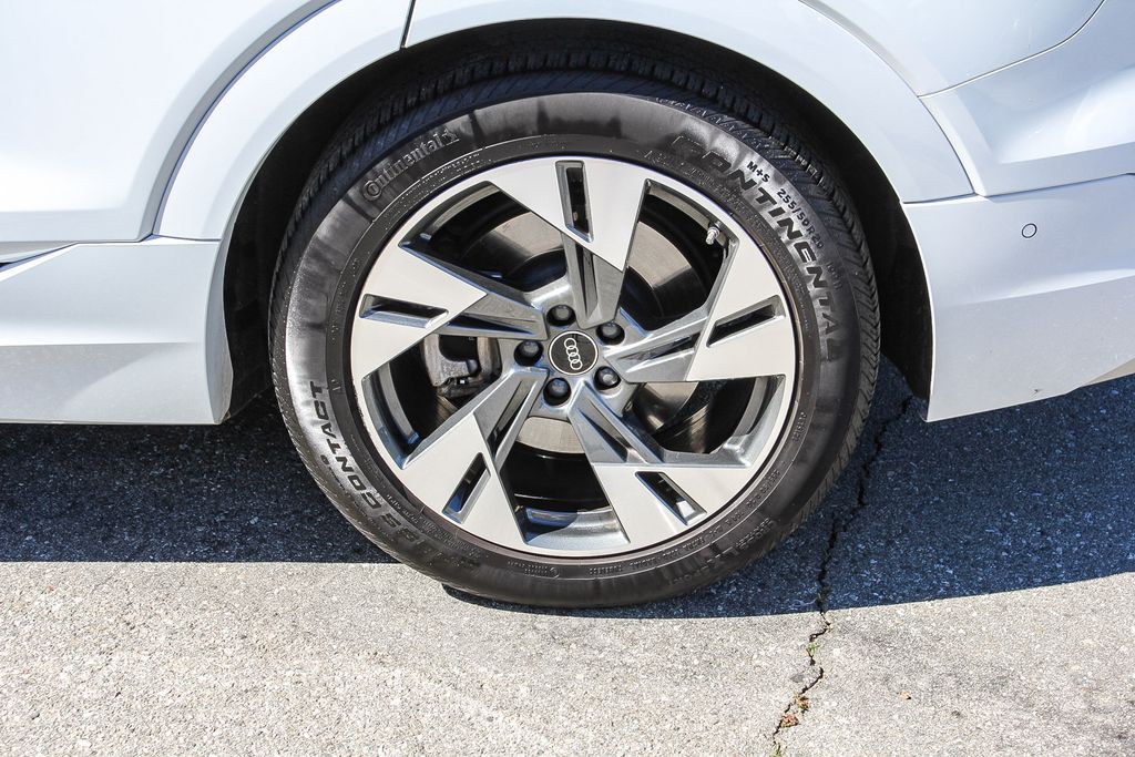 Thumbnail: 2023 Audi e-tron - 22