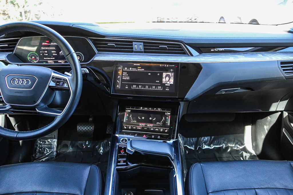 Thumbnail: 2023 Audi e-tron - 2