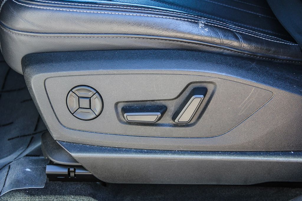 Thumbnail: 2023 Audi e-tron - 25