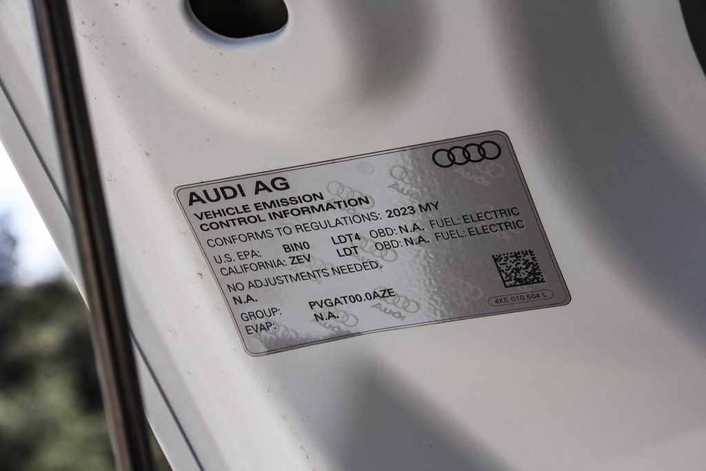 Thumbnail: 2023 Audi e-tron - 17