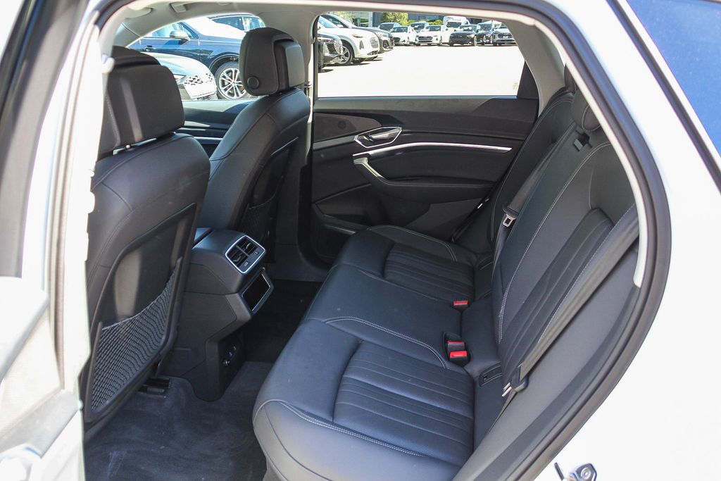 Thumbnail: 2023 Audi e-tron - 11