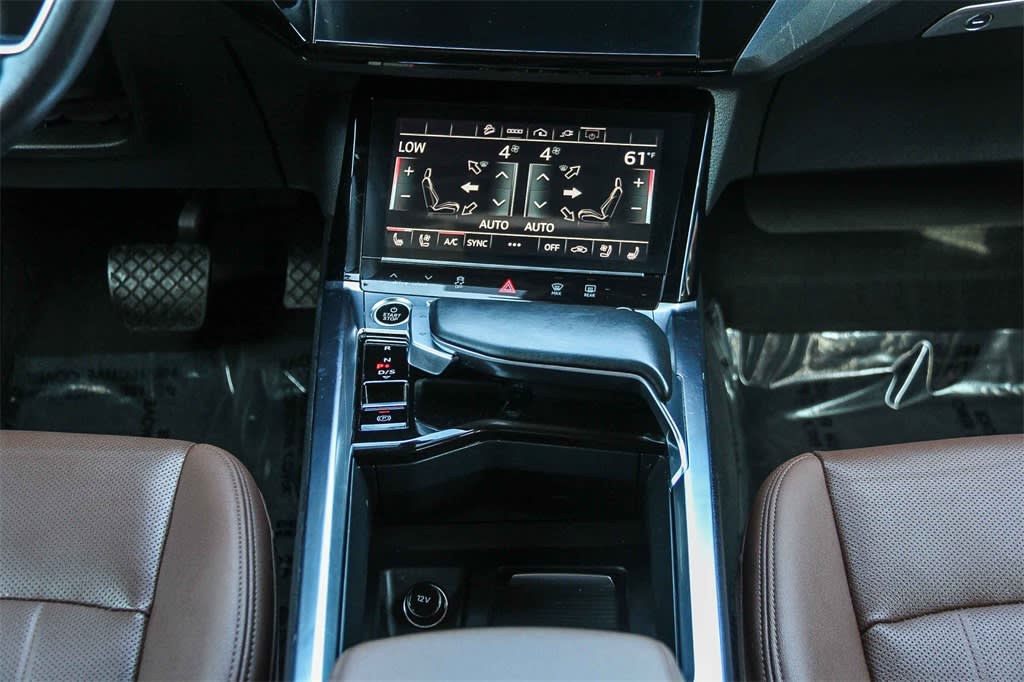 Thumbnail: 2022 Audi e-tron - 13
